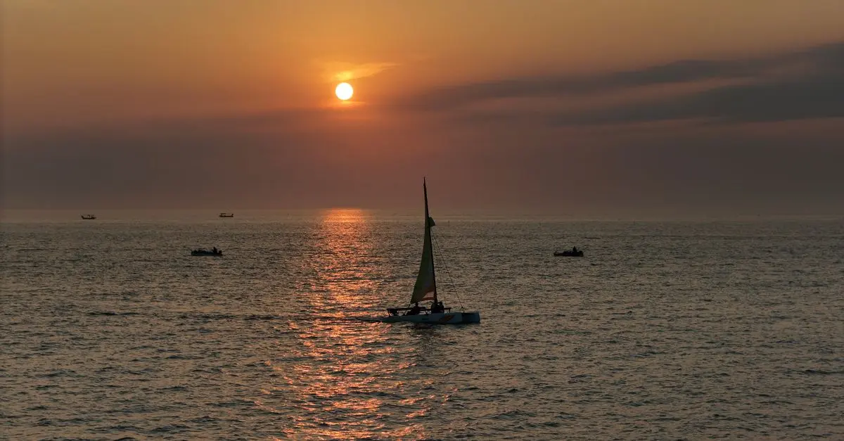 Voile ou catamaran : lequel apprendre en premier ?