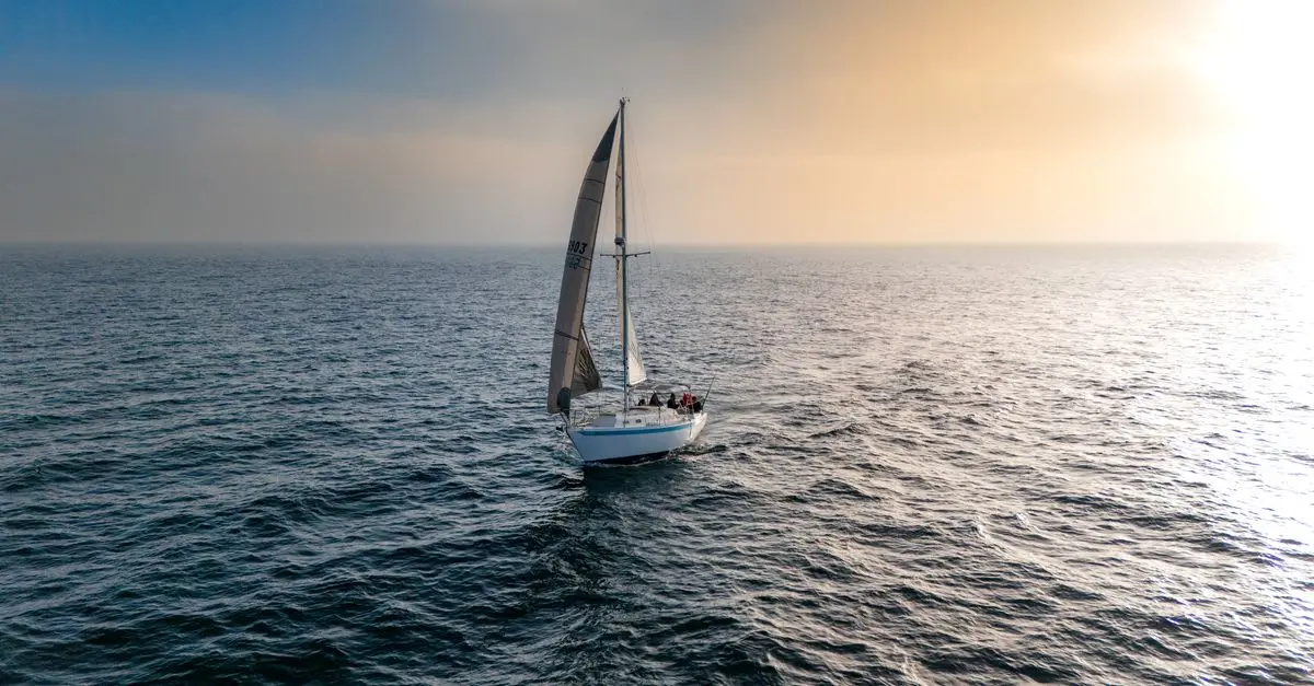 La protection de l'environnement en voile : enjeux et solutions