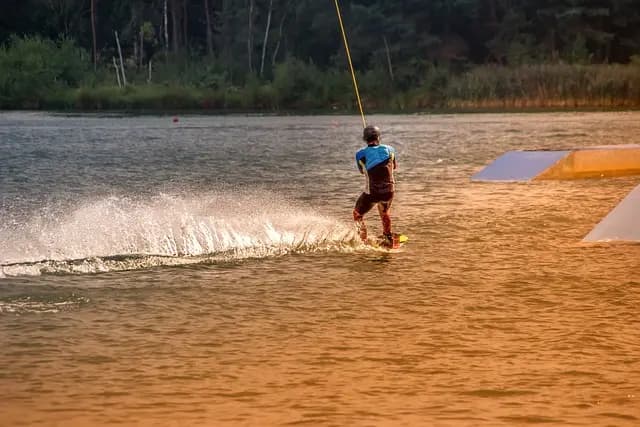 Les incontournables des sports nautiques à tester en famille