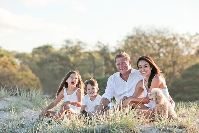 Les avantages de pratiquer le surf en famille